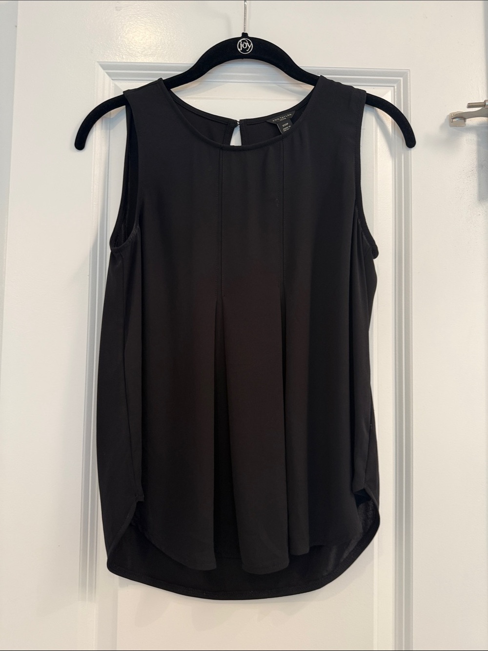 Ann Taylor Black Sleeveless Pleated Blouse -